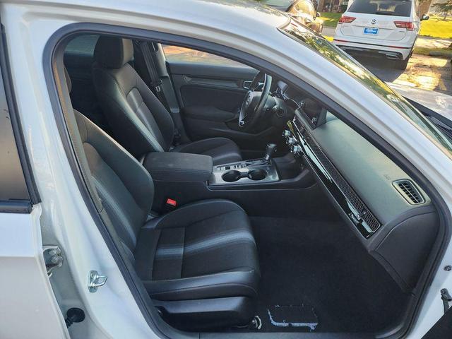 Photo of 2022 Platinum White Pearl Honda Civic