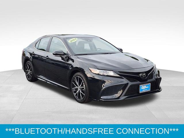 Photo of 2024 Midnight Black Metallic Toyota Camry