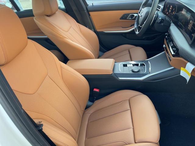 Photo of 2025 Alpine White BMW 330