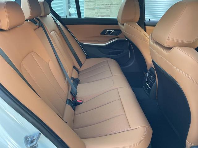Photo of 2025 Alpine White BMW 330