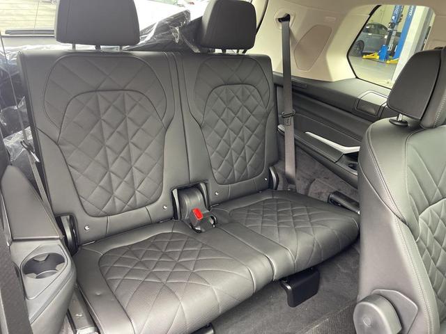 Photo of 2025 Skyscraper Grey Metallic BMW X7