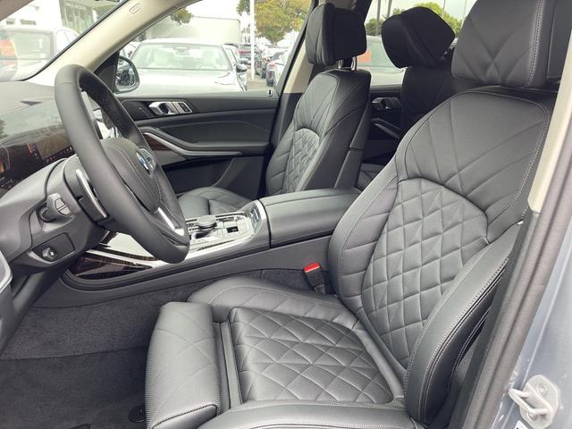 Photo of 2025 Skyscraper Grey Metallic BMW X7
