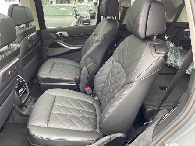 Photo of 2025 Skyscraper Grey Metallic BMW X7