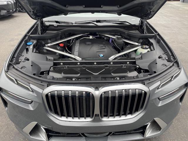 Photo of 2025 Skyscraper Grey Metallic BMW X7
