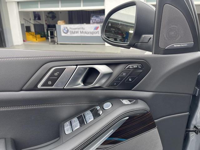 Photo of 2025 Skyscraper Grey Metallic BMW X7