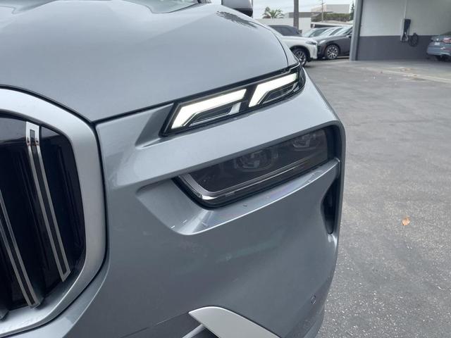 Photo of 2025 Skyscraper Grey Metallic BMW X7