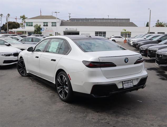 Photo of 2023 Mineral White Metallic BMW i7