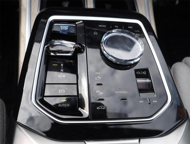 Photo of 2023 Mineral White Metallic BMW i7
