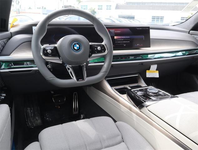 Photo of 2023 Mineral White Metallic BMW i7