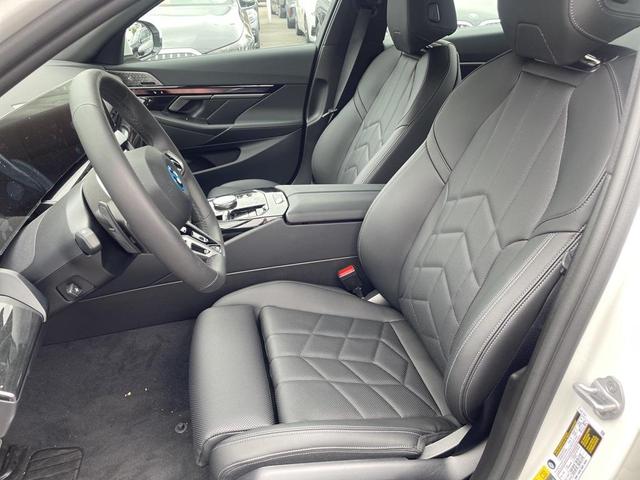 Photo of 2025 Alpine White BMW i5