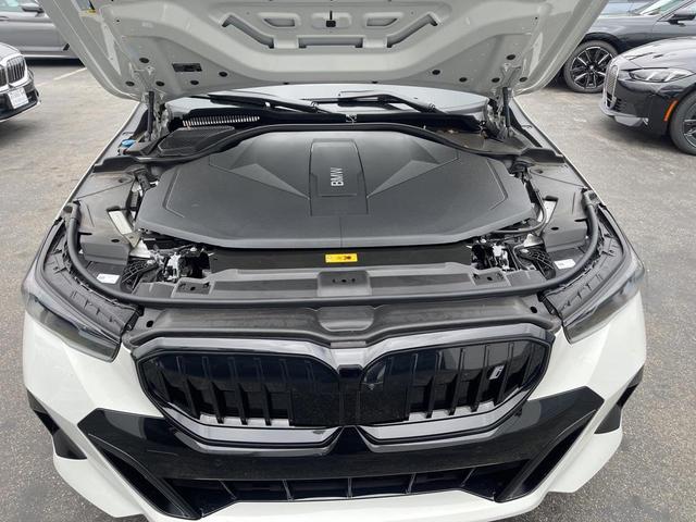 Photo of 2025 Alpine White BMW i5