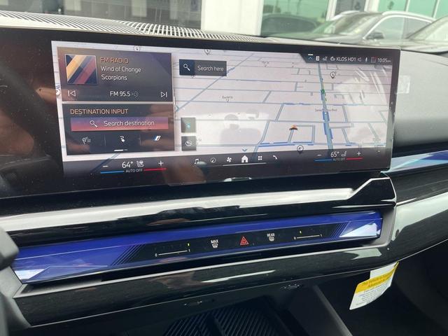 Photo of 2025 Alpine White BMW i5