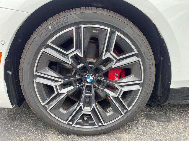 Photo of 2025 Alpine White BMW i5
