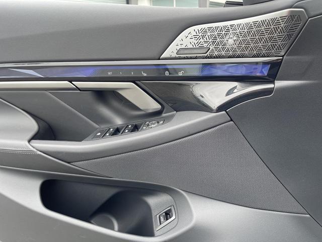 Photo of 2025 Alpine White BMW i5