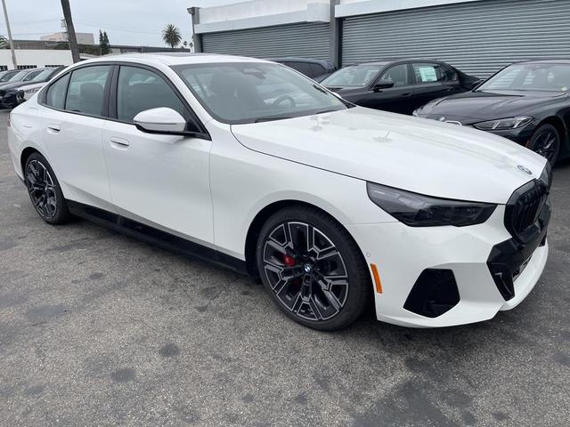 Photo of 2025 Alpine White BMW i5