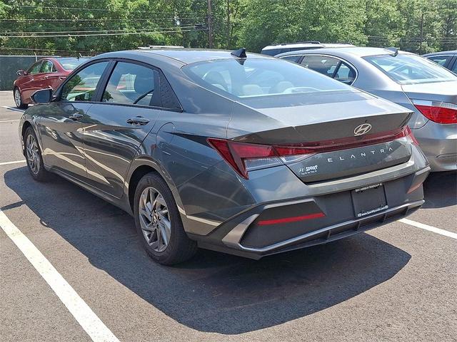 Photo of 2024 Amazon Gray Hyundai ELANTRA