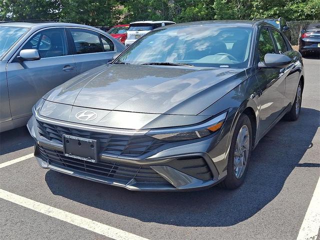Photo of 2024 Amazon Gray Hyundai ELANTRA