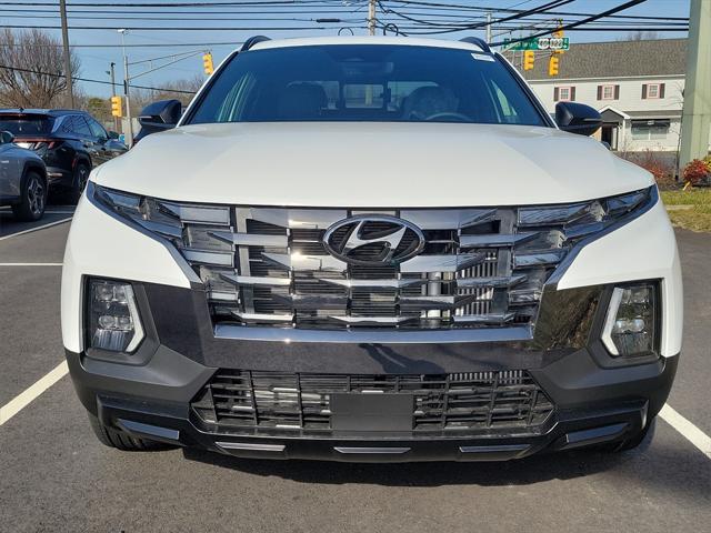 Photo of 2024 Atlas White Hyundai SANTA CRUZ