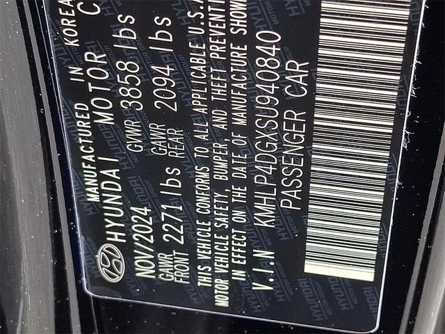Photo of 2025 Abyss Black Hyundai ELANTRA