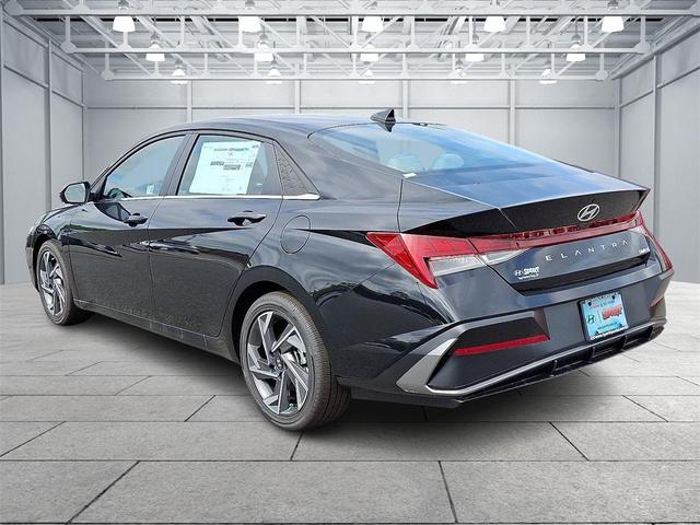 Photo of 2025 Abyss Black Hyundai ELANTRA