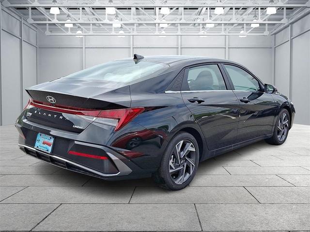 Photo of 2025 Abyss Black Hyundai ELANTRA