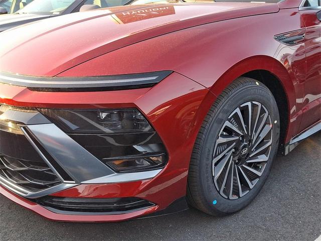 Photo of 2025 Ultimate red Hyundai SONATA Hybrid