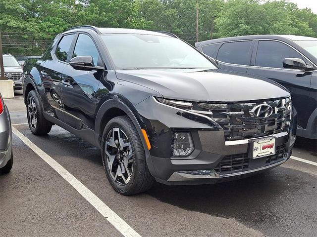 Photo of 2024 Phantom Black Hyundai SANTA CRUZ