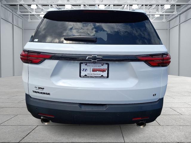 Photo of 2023 Summit White Chevrolet Traverse