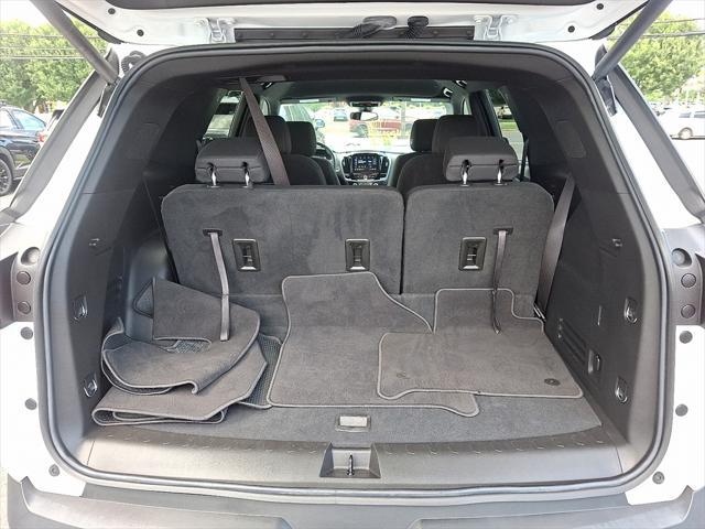 Photo of 2023 Summit White Chevrolet Traverse