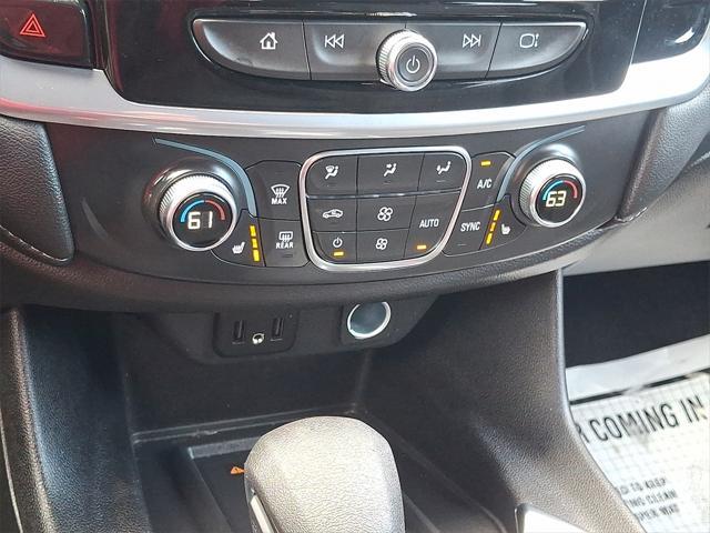 Photo of 2023 Summit White Chevrolet Traverse