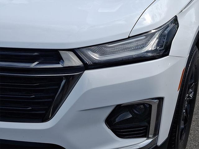 Photo of 2023 Summit White Chevrolet Traverse