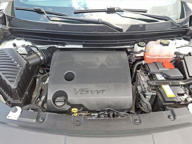 Photo of 2023 Summit White Chevrolet Traverse