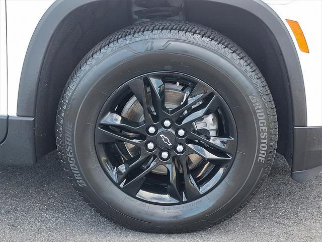 Photo of 2023 Summit White Chevrolet Traverse