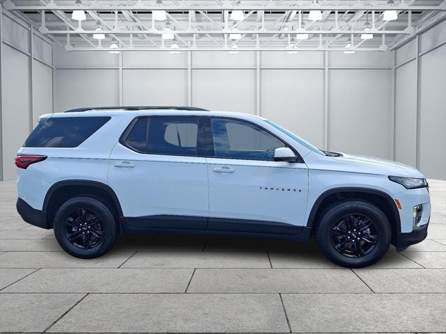 Photo of 2023 Summit White Chevrolet Traverse