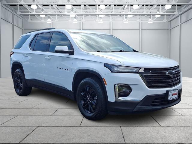 Photo of 2023 Summit White Chevrolet Traverse
