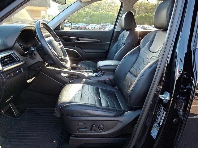 Photo of 2022 Ebony Black Kia Telluride