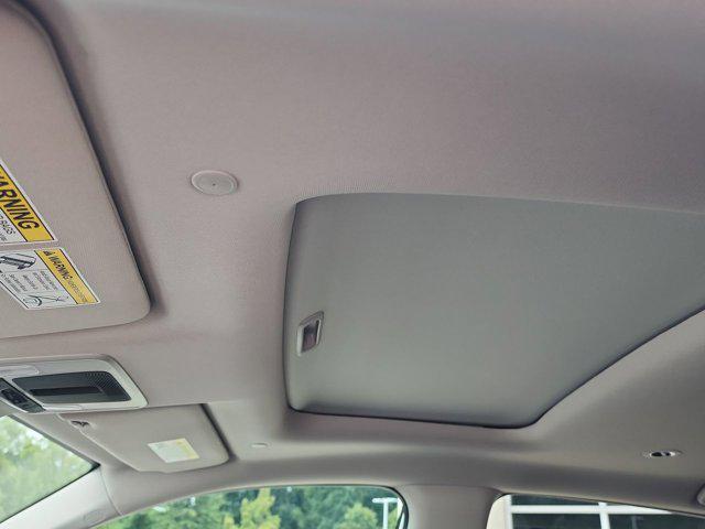 Photo of 2026 Platinum White Pearl Honda HR-V