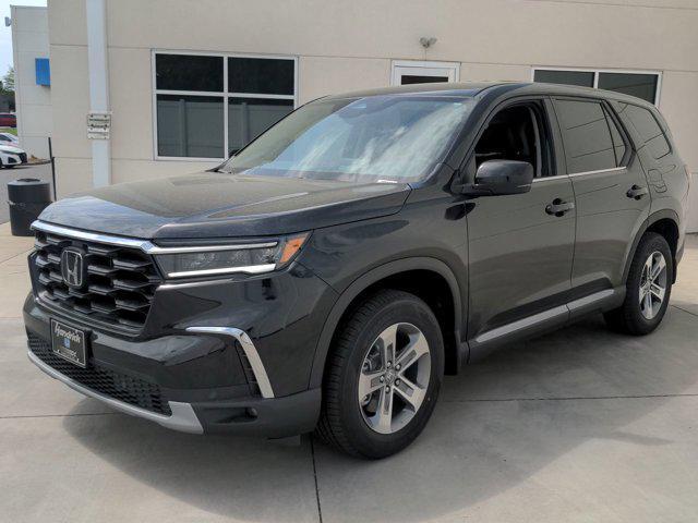 Photo of 2025 Crystal Black Pearl Honda Pilot