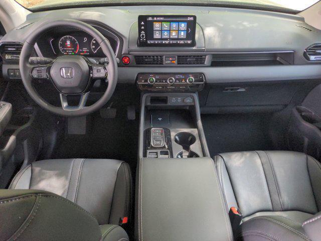 Photo of 2025 Crystal Black Pearl Honda Pilot