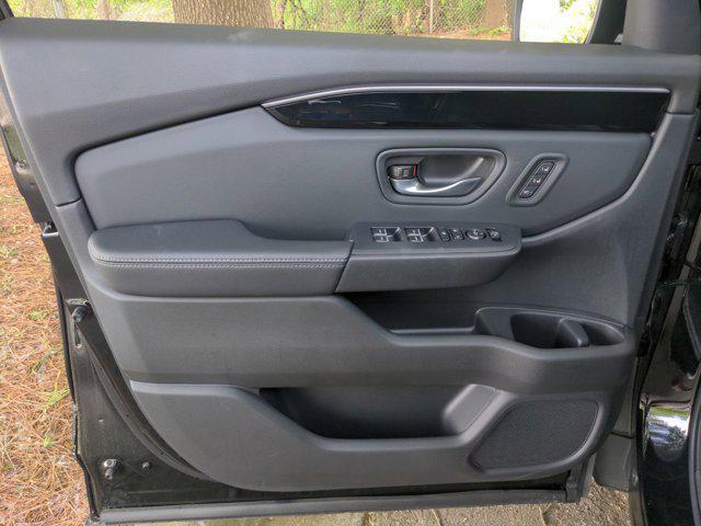Photo of 2025 Crystal Black Pearl Honda Pilot