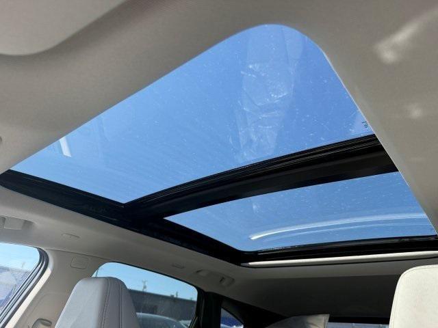 Photo of 2025 Everest White Pearl Tricoat Nissan Murano