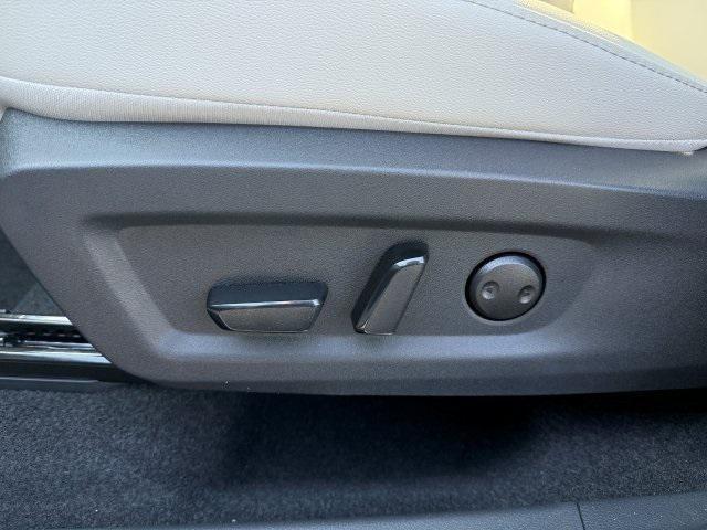 Photo of 2025 Everest White Pearl Tricoat Nissan Murano