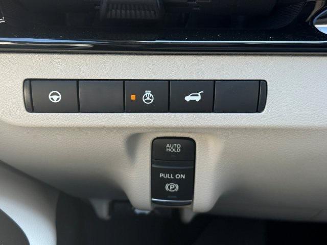 Photo of 2025 Everest White Pearl Tricoat Nissan Murano