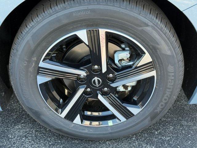 Photo of 2025 Gray Nissan Sentra