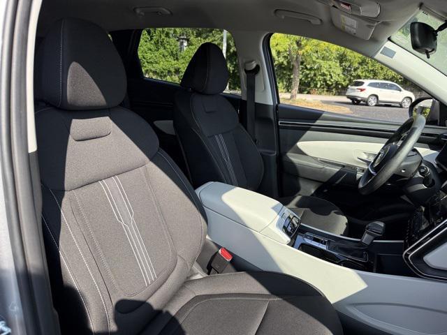 Photo of 2024 Shimmering Silver Hyundai TUCSON