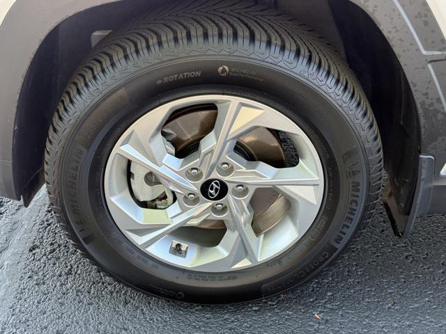 Photo of 2024 Shimmering Silver Hyundai TUCSON