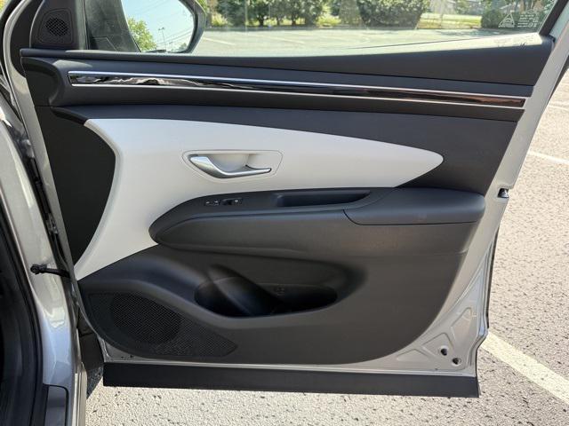 Photo of 2024 Shimmering Silver Hyundai TUCSON