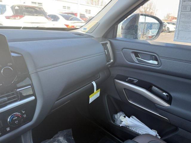 Photo of 2025 Super Black Nissan Pathfinder