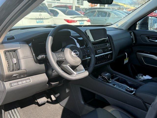 Photo of 2025 Super Black Nissan Pathfinder