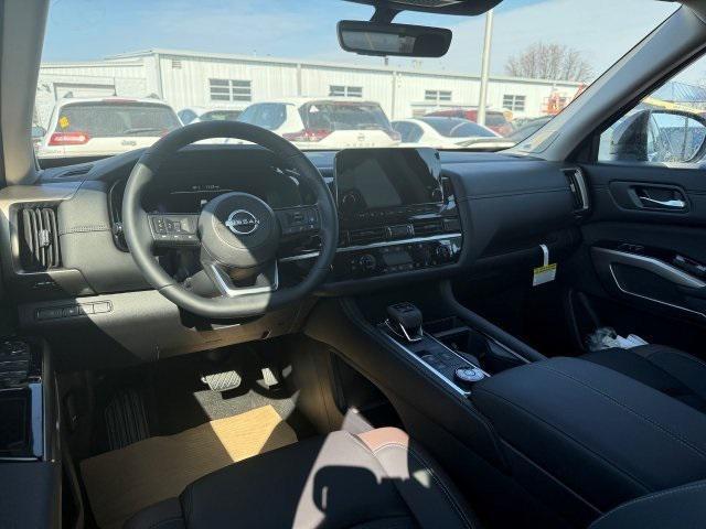 Photo of 2025 Super Black Nissan Pathfinder